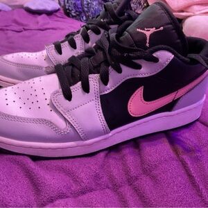 Air Jordan 1 s pink